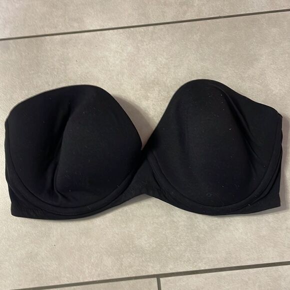 𝅺victoria Secrets woman’s black strapless bra - Picture 2 of 10